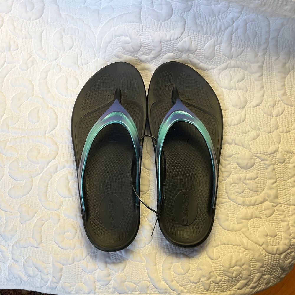 Oofos calypso ombre women’s-NWOT